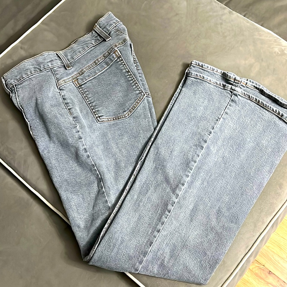Gap grey jeans size 4 flared with line going down center
